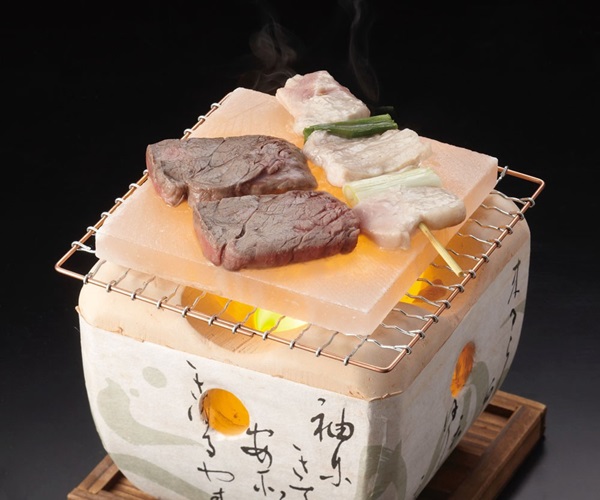 バーベキューでの焼き肉は岩塩プレートが便利でおすすめ！使い方と使用後の手入れ方法ご紹介！