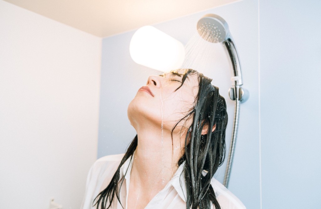 夏は水シャワーで抜け毛予防！頭皮血行促進！髪・育毛効果あり！正しいシャンプーの仕方とは？